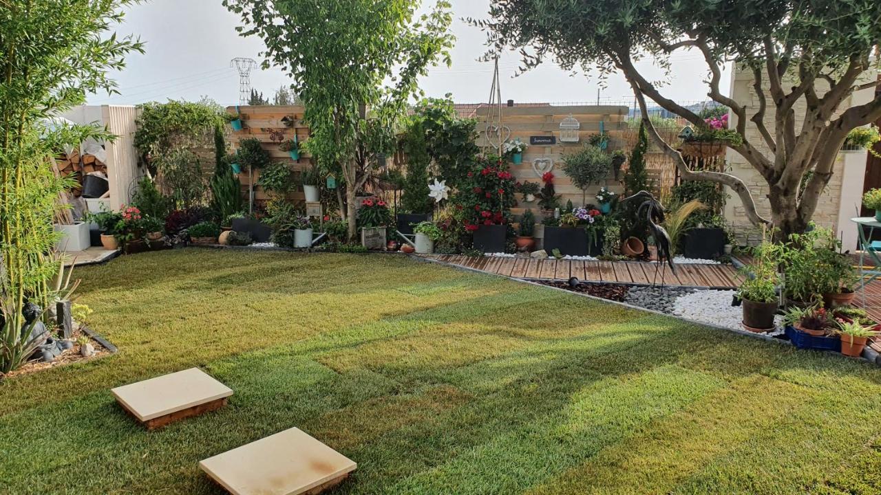 Bed and Breakfast Le Petit Coin De Provence Beaucaire  Exterior foto